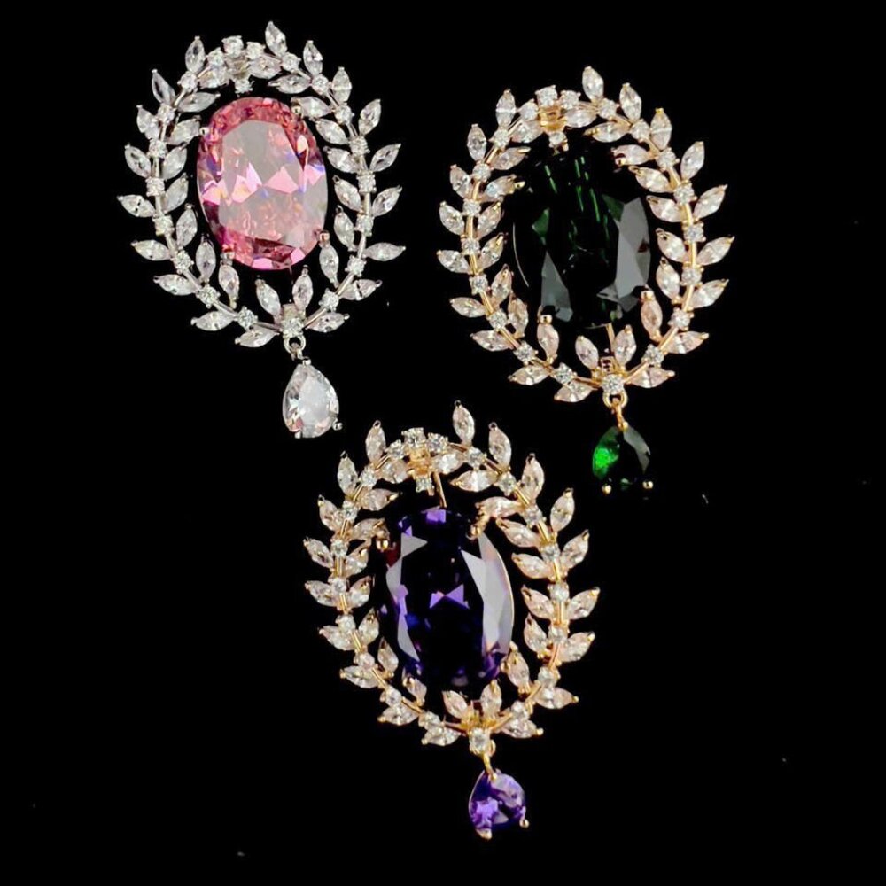 Posh brooch